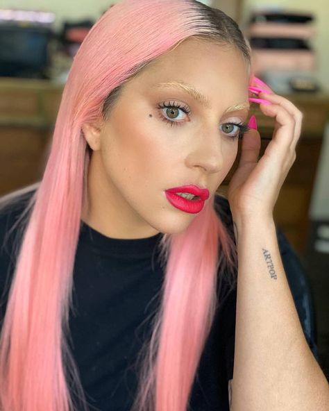 𝗔𝗰𝗲𝘀𝘀𝗼 𝗟𝗮𝗱𝘆 𝗚𝗮𝗴𝗮 on Instagram: “Nova imagem de Lady Gaga publicada pela Haus Labs. ✨” Haus Labs Lady Gaga, Lady Gaga Close Up, Lady Gaga Now, Monster Ball Lady Gaga, Lady Gaga Makeup, Haus Laboratories, Lady Gaga Joanne, Lady Gaga Fame Monster Era, National Lipstick Day