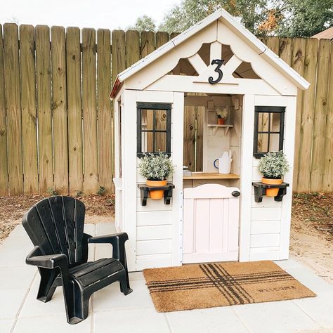 Farmhouse Playhouse, Diy Kids Playhouse, Wood Playhouse, Playhouse Ideas, Diy Playhouse, Backyard Playhouse, Playhouse Outdoor, Wooden Playhouse, Backyard Playground