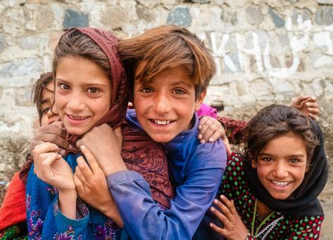 Afghanistan: Land of extremes – Zeitgeist People Of Pakistan, World Refugee Day, Bless The Child, Kids Around The World, Happy Children's Day, Child Smile, Happy People, Happy Kids, National Geographic