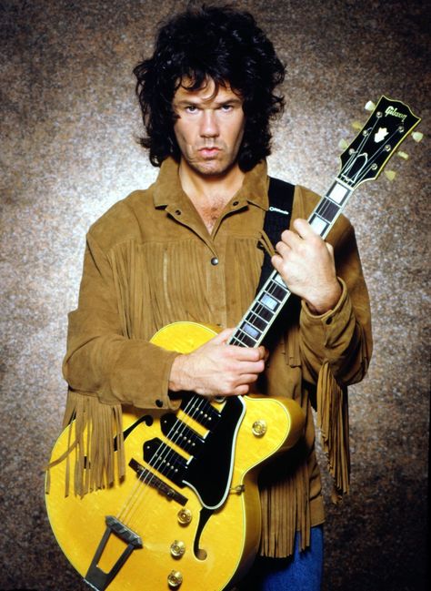 Gary Moore RIP Gary Moore, Rock Guitarist, Blues Artists, Rock Guitar, Easy Guitar, Guitar Tips, Blues Music, Guitar Hero, Rock Legends