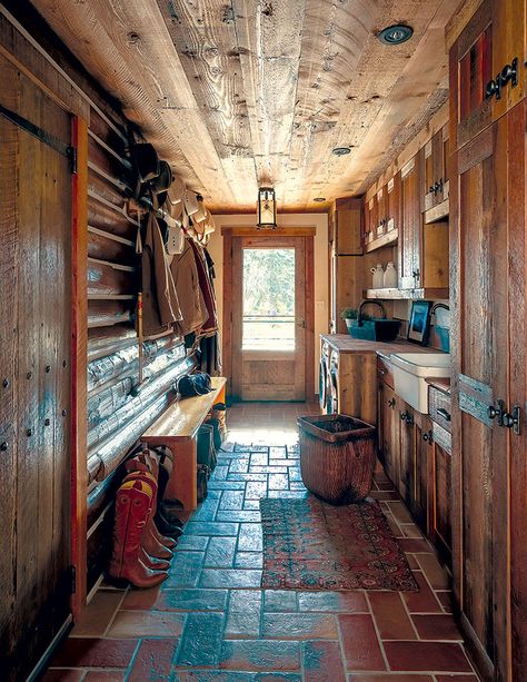 Log Cabin Interior, Cabin Interiors, Mountain Living, Western Homes, Up House, Laundry Mud Room, Inviting Home, Bunk House, Cabin Style