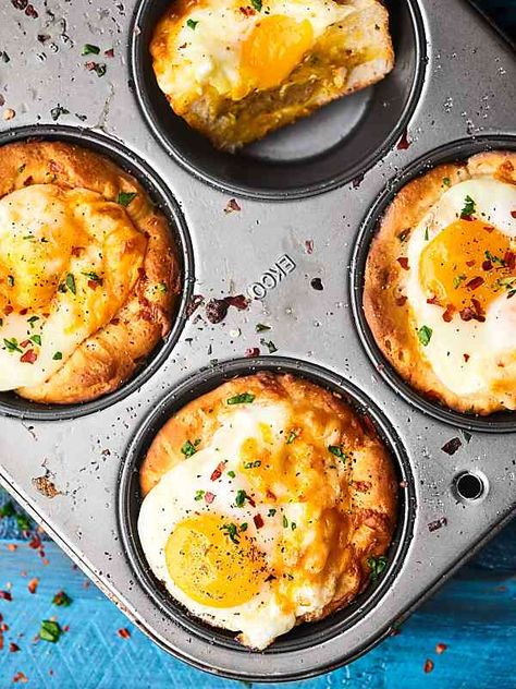 #ad This Sausage Egg and Cheese Biscuit Cups Recipe only requires FOUR ingredients: biscuits, sausage, eggs, and cheese! Perfect for a lazy weekend brunch or an ultra quick and easy weeknight brinner! showmetheyummy.com Made in partnership w/ @jonesdairyfarm Sausage Egg And Cheese Biscuit, Biscuit Cups Recipes, Egg And Cheese Biscuit, Biscuit Cups, Easy Margarita Recipe, Cheese Biscuit, Egg Biscuits, Eggs And Cheese, Sausage Biscuits