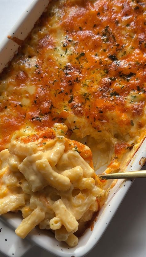 The BEST Macaroni Cheese | Food By Remi Food By Remi, Mac And Cheese Bar Wedding, Emmental Cheese Recipes, Mac And Cheese Thanksgiving, Easy American Pancakes, Jamaican Oxtail Stew, Autumn Moodboard, Best Macaroni And Cheese, Cheese Homemade