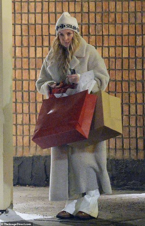 Kate Hudson and her fiancé Danny Fujikawa hit the shops just before the holidays while in Aspen | Daily Mail Online Yellow Tinted Sunglasses, Grey Puffer Jacket, Grey Puffer, Aspen Colorado, Snow Bunnies, Press Tour, Famous Stars, Teddy Coat, Kate Hudson