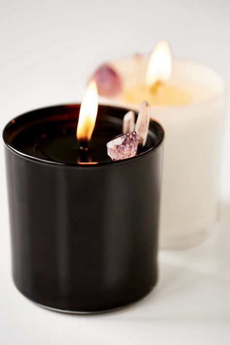 Candle Quartz, Candle Aesthetic, Crystal Candle, Candle Inspiration, Crystal Candles, Luxury Fragrance, Hand Candle, Oui Oui, Luxury Candles