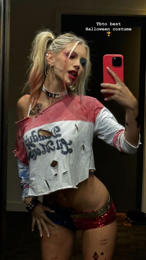 Instagram Harley Quinn Halloween Costume, Sweatpants Outfit Ideas, Raphael Veiga, Harley Quinn Halloween, Classy Halloween Costumes, Duo Costumes, Hot Halloween Outfits, Pretty Halloween Costumes, Harley Quinn Costume