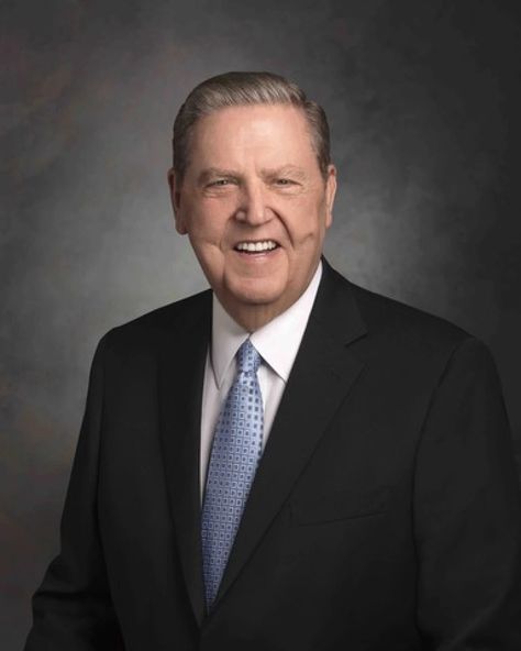 This Week from the Pulpit: Elder Holland Details the Course to Christ and Other Messages about the Covenant Path - LDS Living Jeffrey R. Holland, Elder Holland, The Twelve Apostles, Elder Sister, Brigham Young University, Lds Art, Doctrine And Covenants, Twelve Apostles, Books Reference