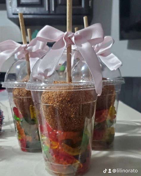 Chamoy Candy Apples, Chamoy Apples, Candy Apple Recipe, Gourmet Apples, Mexican Snacks, Candy Station, Strawberry Decorations, Chocolate Covered Treats, Fruit Cups