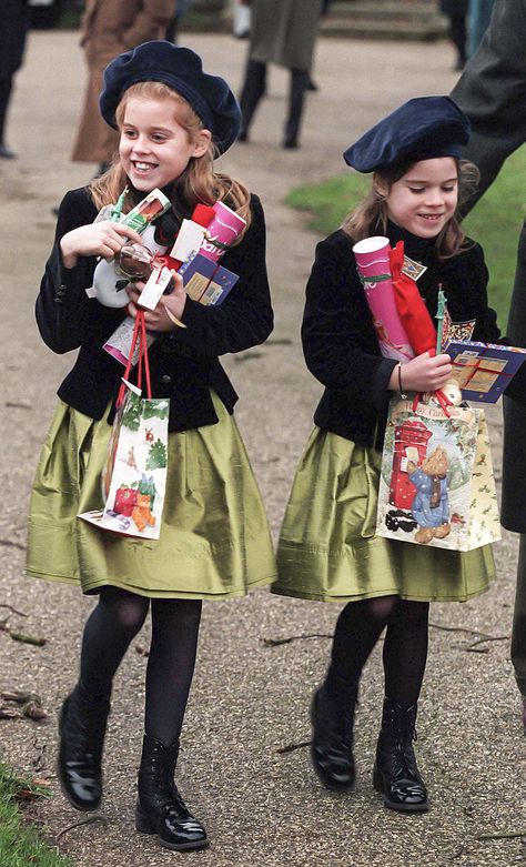 A young Princess Beatrice and her sister, Eugenie, carried handfuls of presents while heading to church on ... Royal Family Christmas, Princess Eugenie And Beatrice, Beatrice Eugenie, Royal Christmas, Elisabeth Ii, British Royal Families, Sarah Ferguson, Princess Beatrice, Duchess Of York