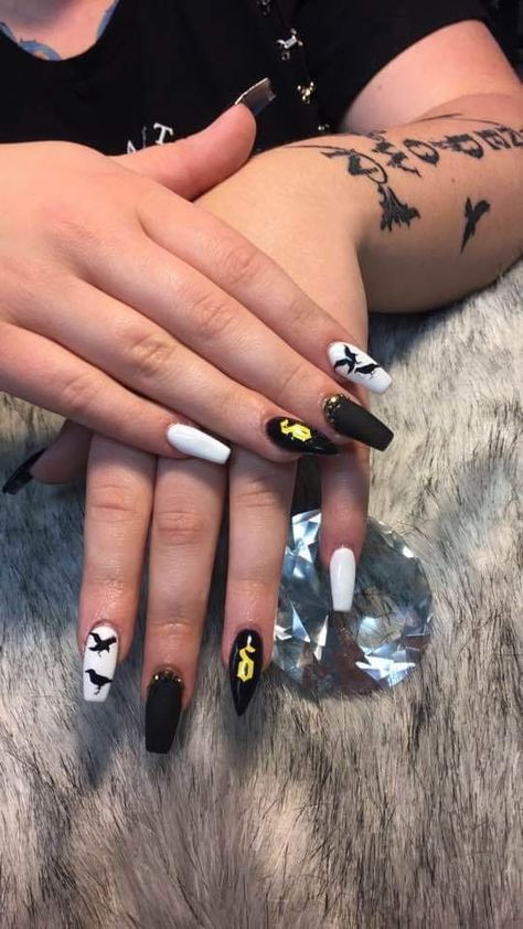 Shinedown nails done by Noel at Noey's Nails and Beauty Shinedown Nail Art, Shinedown Nails, Nightmare Before Christmas Nails￼, Music Nails, Skelanimals Nails, Pretty Nail Art Designs, Pretty Nail Art, Dipped Nails, How To Do Nails