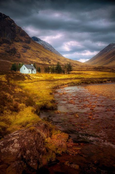 A wonderful cloudy day at Glencoe, Scotland. Glencoe Scotland, Scottish Landscape, England And Scotland, Scotland Travel, The Cottage, Lombok, Places Around The World, Landscape Photos, 그림 그리기