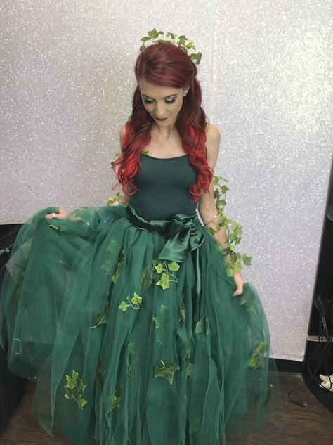 Homemade Poison Ivy Costume, Poison Ivy Steampunk, Diy Fairy Costumes For Women, Poison Ivy Costumes Diy, Poison Ivy Costume Diy Plus Size, Modest Poison Ivy Costume, Easy Poison Ivy Costume Diy, Diy Mother Nature Costume, Poison Ivy Halloween Costume Diy