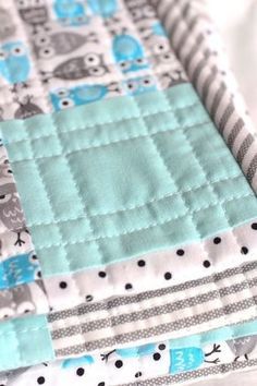 Owl Baby Quilts, Walking Foot Quilting, Simple Machine, Owl Quilt, Machine Quilting Patterns, Straight Line Quilting, Bonnie Hunter, Machine Quilting Designs, Baby Quilt Patterns