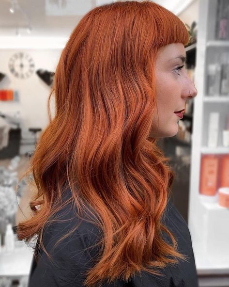 Long Copper Hair With Bangs, Copper Hair Bangs, Red Hair Baby, Bettie Bangs, Long Auburn Hair, Bangs Haircut, Hair Color Orange, Haircut Inspo, Baby Bangs