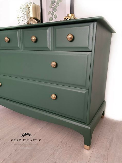 Drawers Painted Ideas, Restored Chest Of Drawers, Painted Hemnes, Painting Chest Of Drawers, Dark Green Furniture, Refurbished Chest Of Drawers, Updating Furniture, Green Chest Of Drawers, Upcycled Chest Of Drawers