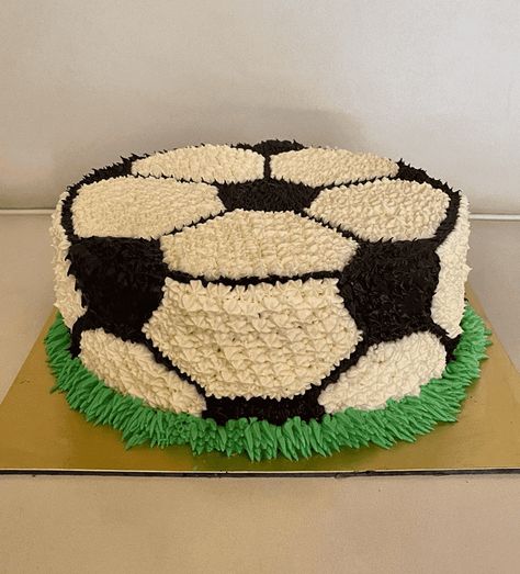 Football Cake Design Images (Football Birthday Cake Ideas) Birthday Cake Football, Football Field Cake, Football Cake Design, Birthday Cake Kids Boys, Soccer Birthday Cakes, Football Theme Birthday, Cake Design Images, Football Birthday Cake, 6th Birthday Cakes