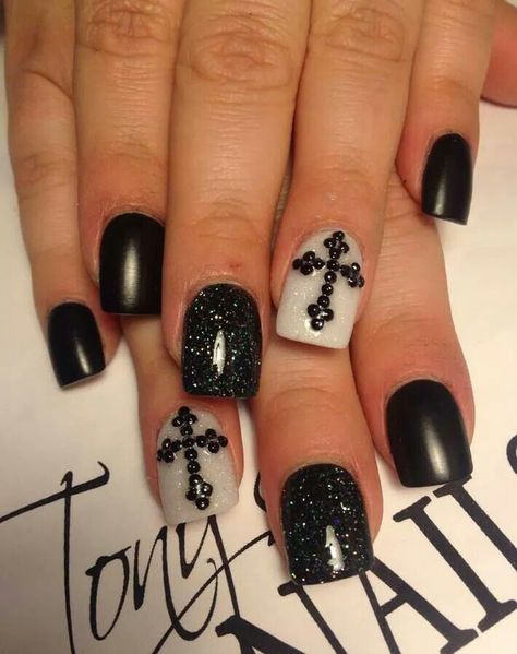 Crucifix Nail Art, Rhinestone Cross Nails, Cross Nail Art Designs, Black Easter Nails, Religious Nails Designs, Nail Designs Cross, Madonna Nails, Criss Cross Nails, Nails With Cross Design