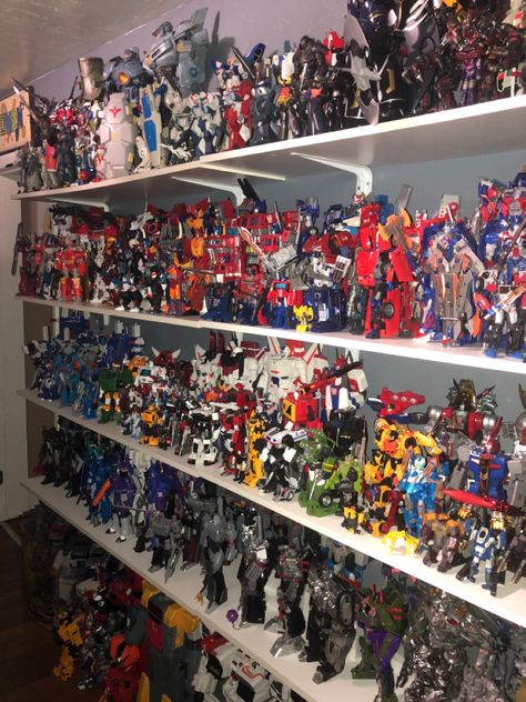 Transformers Gift Ideas, Transformers Bedroom Ideas, Transformers Bedroom Ideas Boys, Transformers Bedroom, Transformers Merch, Godzilla Video, Hobby Room Design, Transformers Figures, Cars Bedroom Decor