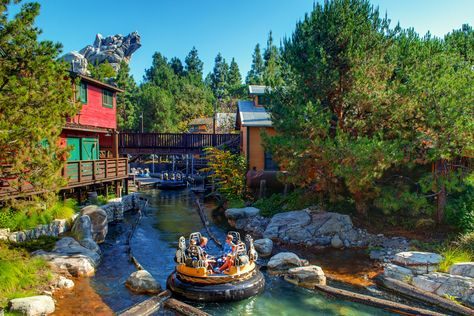 Grizzly River Run | by Matt Valeriote Disney World Attractions, Disney Parks, Happy Places, The Mountain, Disney World, Disneyland, Running, Tumblr, Disney