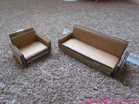 Blogged at My Mod Style Diy Furniture Sofa, Carton Diy, Cardboard Dollhouse, Diy Barbie House, Doll Furniture Diy, Diy Barbie Furniture, Dollhouse Projects, Barbie Doll House, Diy Sofa