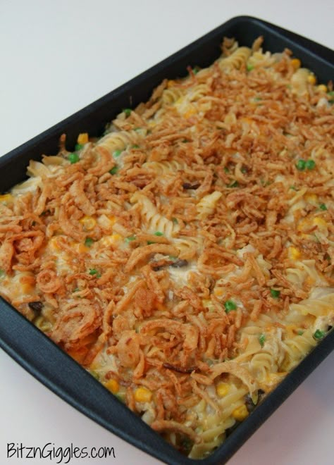 Chicken Crunch Casserole - A creamy, crunchy chicken casserole that goes together in minutes using a store-bought rotisserie chicken! Crunchy Chicken Casserole, Peas Pasta, Tartiflette Recipe, Crunchy Chicken, Chicken Casserole Easy, Casserole Chicken, Main Dish Casseroles, Chicken Casseroles, Yummy Casseroles