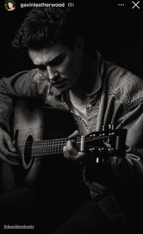 Guitar Players Photography, Poses Guitar, Guitar Poses, Guitarist Photography, Guitar Portrait, Celebrity Workouts, Gavin Leatherwood, Music Photoshoot, Photo Men