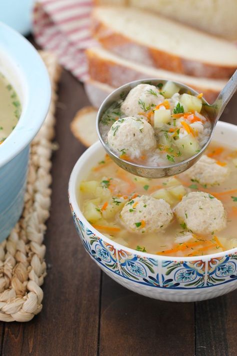 Frikadelki Soup, Russian Street Food, Russian Meals Recipes, Healthy Russian Recipes, Russian Recipes Dinner, Healthy European Recipes, Cultural Dinner Recipes, European Soup, Russian Meatballs