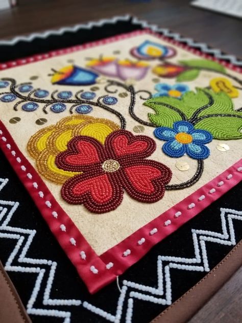 'It excites people': First Nations artists give beadwork a modern twist Beaded Barettes, Métis Beadwork, Metis Beading, Beaded Hats, Floral Beadwork, Bordados Tambour, Native Beading, Cultural Crafts, Beaded Designs