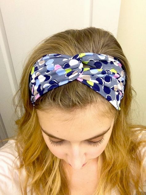 Kraftie Katie: DIY Headband Tutorial (Super Easy!) Diy Nurse Headband, Easy Diy Headbands, Sweatband Diy, Cotton Fabric Headbands Diy, How To Make A Hair Band Fabric Headbands, Sew Hair Band, Top Knot Headband Diy, Stretchy Headbands Diy, Headband Tutorial Diy