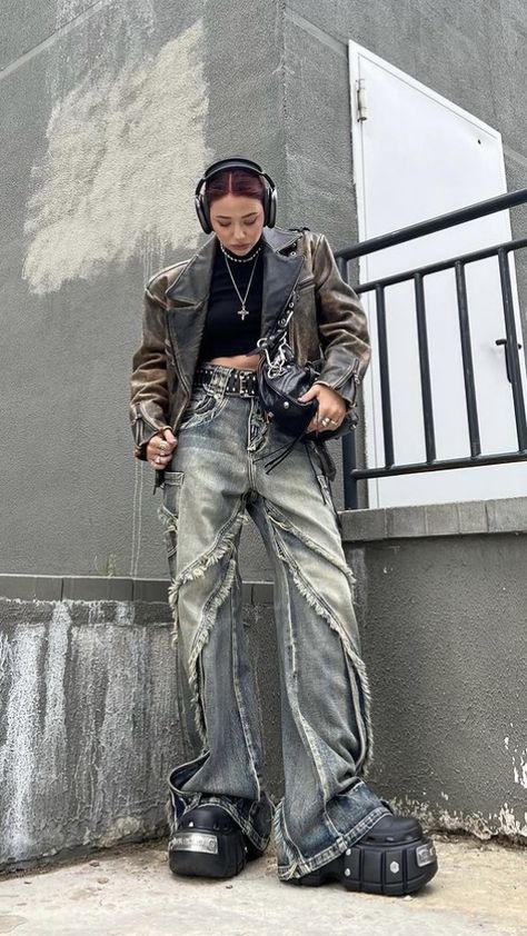 Opuim Outfit Girl, Futuristic Fashion Female, Opiumcore Outfits Girl, Fashion Reel Ideas, Loser Core Outfits, Avangard Style, Opiumcore Outfits, Avangard Fashion, Cyberpunk Streetwear