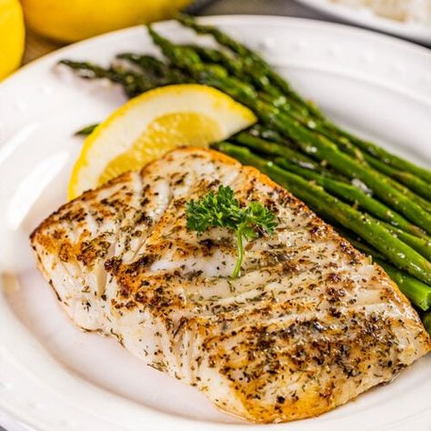 Sauteed Fish Recipes, Tile Fish Recipe, Fish Recipes Pan Seared, Pan Seared Fish, Ways To Cook Fish, White Fish Recipes Healthy, Sauteed Fish, Flounder Recipes, Haddock Recipes