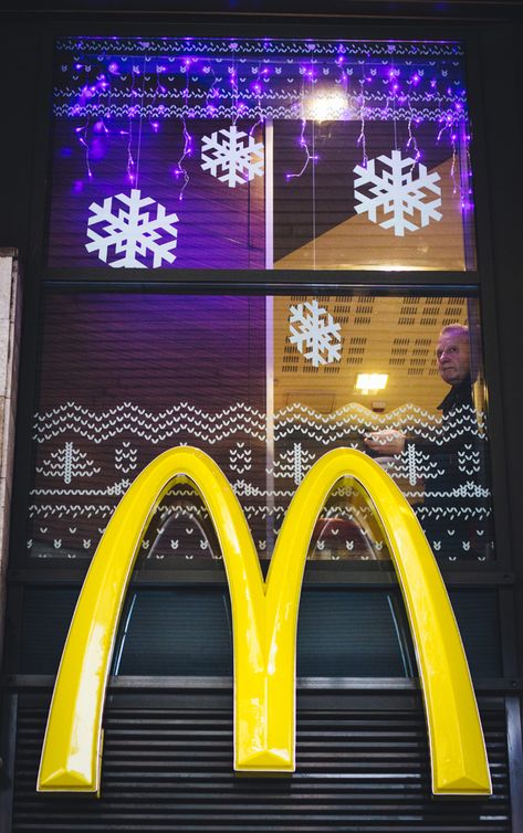 McDonald Christmas Decor on Behance Christmas Mcdonalds, Mcdonald's Restaurant, Treasure Boxes, Christmas Mood, Art Direction, Christmas Decorations, Christmas, Design, Art