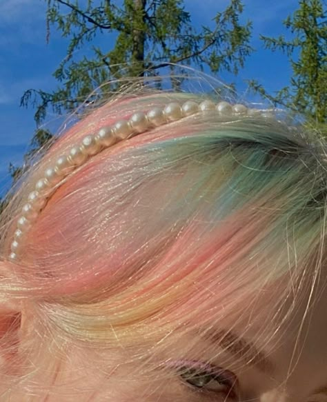 Rainbow Hair Aesthetic, Enid Sinclair Aesthetic, Aesthetic Wednesday, Hair Clips Aesthetic, Pastel Rainbow Hair, Rainbow Highlights, Enid Sinclair, Rainbow Hair Color, Dyed Hair Inspiration