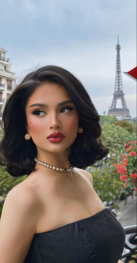 The Unexpected Hair Trend Celebs are Getting Right Now Black Prom Dress Medium Length, Best Celebrity Hairstyles, Hair Do Medium Hair, Short Hair Glam Hairstyles, Vintage Looks For Women, Short Hair With Dress, Classic Makeup Looks Vintage, Paris Makeup Look, Short Hair Dress Outfit