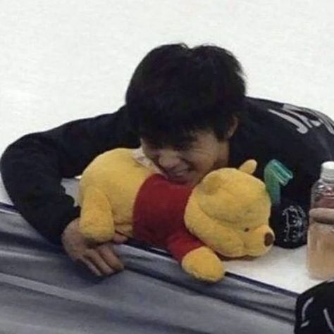 Yuzuru Winnie The Pooh, Yuzuru Hanyu Icon, Yuzuru Hanyu Pfp, Yuzuru Hanyu Aesthetic, Ice Skating Icon, Yuzuru Hanyu Icons, Yuzuru Hanyu Wallpaper, Yuzuru Hanyu Pooh, Yuruzu Hanyu