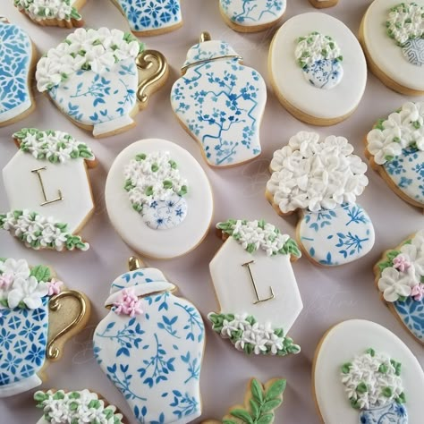 Hand decorated in white and blue royal icing with blue pattern accents these floral chinoiserie cookies are the perfect treat for any chic and sophisticated wedding, engagement party, bridal shower, baby shower or birthday celebration! Each 3"-4" cutout cookie is rolled to 3/8" thickness for the perfect cookie to icing ratio.  Baked with the freshest ingredients these delicious vanilla, almond sugar cookies are sure to sweeten any day.  BY THE DOZEN This listing includes ONE DOZEN (12) baked to Blue Ginger Jars, Wedding Shower Cookies, Chinoiserie Wedding, Almond Sugar Cookies, Bridal Shower Inspo, Something Blue Bridal, Bridal Shower Cookies, Chic Bridal Showers, White Bridal Shower