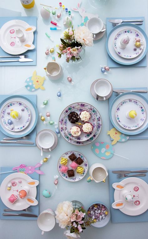 Kids Easter Party Ideas, Adult Easter Party, Easter Party Ideas For Kids, Colorful Easter Table, Family Easter Party, Easter Party Table, Easter With Kids, Easter Tea Party, Easter Party Decorations