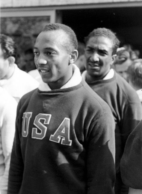 Owen & Metcalf | Flickr - Photo Sharing! Jessie Owens, 1936 Olympics, Berlin Olympics, Jesse Owens, American Athletes, Rowing Blazers, Track And Field Athlete, Olympic Athletes, Sports Hero