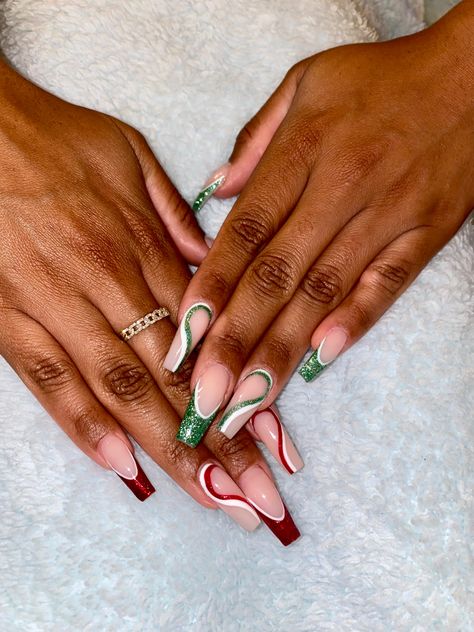 Christmas Swirls ✨❤️💚🤍✨ Red And Green Swirl Nails, Christmas Swirl Nails, Christmas Nails Green And Red, Classic Nail Designs, Christmas Nails Easy, Xmas Nails, Green Christmas, Christmas Nails, Red Nails