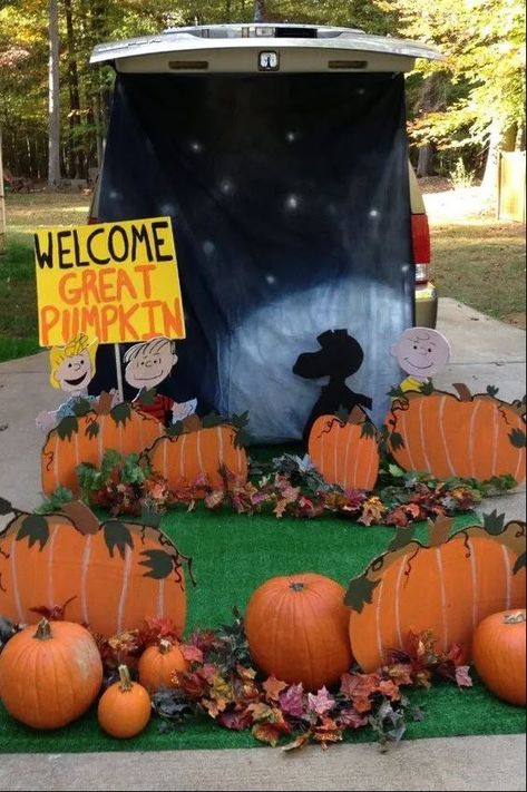 30 Epic Trunk-or-Treat Ideas You Can Do This Halloween | LDS Daily Church Trunk, Trunker Treat Ideas, Halloween Car Decorations, Fall Yard Decor, Trunk Or Treat Ideas, Fall Carnival, Great Pumpkin Charlie Brown, Charlie Brown Halloween, Hallowen Ideas