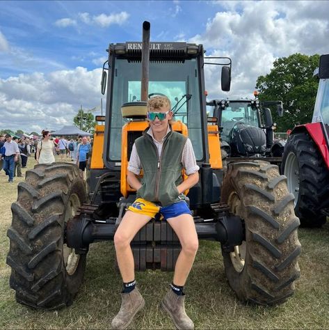 Farmer Boy Aesthetic, Farmer Outfit, Jam Jam, Farmer Boy, Young Farmers, Scruffy Men, Relationship Stuff, Farm Boys