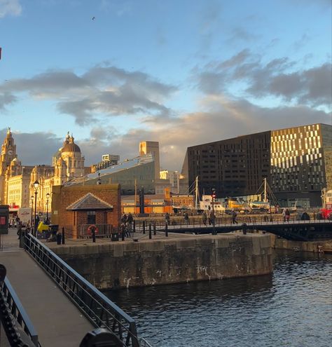 liverpool city life albert docks Albert Dock Liverpool, Liverpool Life, Liverpool Docks, Semester Abroad, Moving To England, Liverpool City, Book Writing, I Want To Travel, London Life