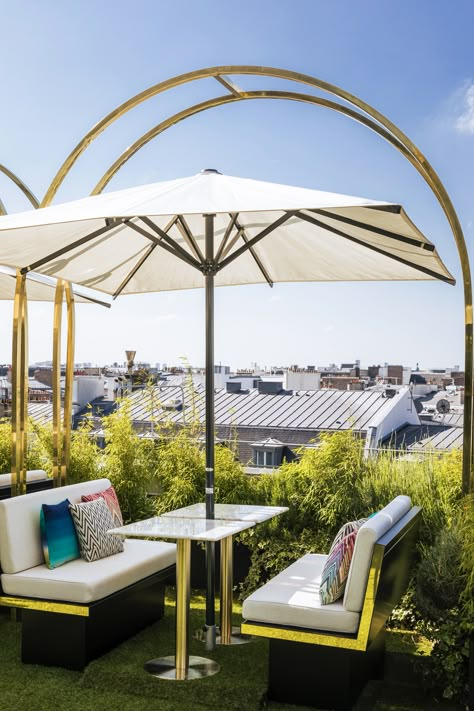 In time for summer, Maison Messika is taking over an extraordinary open-air setting : the rooftop lounge at Printemps Haussmann. As multi-faceted as a diamond and perched on the 7th floor, Café Messika lights up the Parisian sky and offers a multitude of experiences not to be missed. Discover the ultimate destination to escape for a cocktail or gourmet treat, and dream for a summer season that touches the heavens. #Messika #CaféMessika #Printemps #CaféMessikaxPrintemps Roof Cafe, Office Terrace, Roof Top Cafe, Terrace Cafe, Restaurant Layout, Top Cafe, Sunset Hill, Sunset Hills, Lounge Interiors