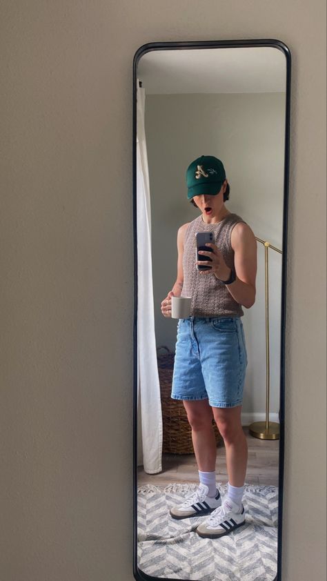 Masc Fem Summer Outfits, Masc Outfits With Shorts, Soft Masc Aesthetic, Masc Summer Outfits Shorts, Masc Lesbian Style Summer, Fem Masculine Outfits Summer, Soft Masc Outfits For Women Summer, Summer Outfits Masculine Women, Masc Gym Outfits