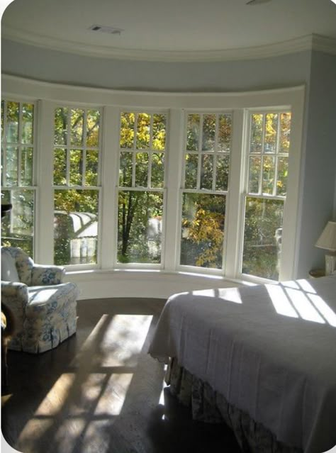 Bow Window Living Room, Bay Window Bedroom Ideas, Bay Window Bedroom, Bay Window Benches, Window Bay, Bay Window Living Room, Cottage Decor Farmhouse, Bow Window, Bow Style