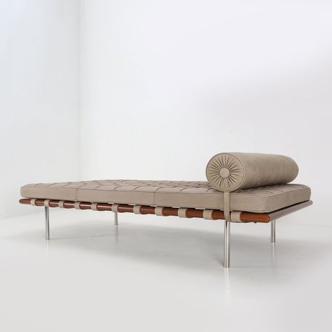 Listed on VNTG.com: Barcelona daybed by Mies van der Rohe, 1990s | #vntg #vintage Mis Van Der Rohe, Mies Van Der Rohe Furniture, Brno Chair, Barcelona Daybed, Knoll Furniture, Famous Architecture, Ludwig Mies Van Der Rohe, Cantilever Chair, Green Bedding