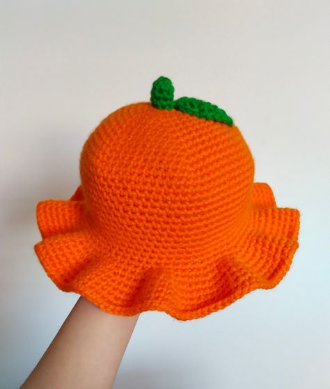 Knit Hat Aesthetic, Crochet Hats Aesthetic, Orange Crochet Projects, Topi Rajut Aesthetic, Bucket Hat Size Chart, Crochet Bucket Hat Aesthetic, Orange Crochet Hat For Spring, Crochet Hat Aesthetic, Gorros Tejidos A Crochet Aesthetic