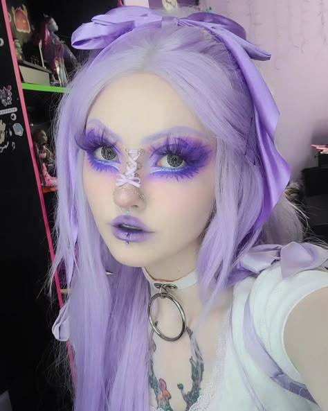 Your average purple lover 💜 | Instagram Colorful Emo Makeup, Purple Clown Makeup, Purple Hair Makeup, Purple Face Paint, Aesthetic Eye Makeup, Kawaii Makeup Aesthetic, Pastel Goth Makeup, Purple Makeup Looks, Makeup Purple