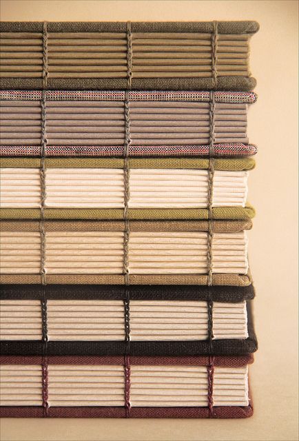 Soft Cover Book Binding, Coptic Stitch Binding, Book Binding Aesthetic, Bookbinding Aesthetic, Book Binding Ideas, Bookbinding Cover, Journal Binding, Handbound Books, Bookbinding Techniques