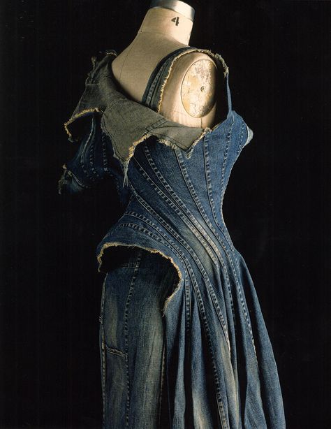 Repurposed Denim, Moda Denim, Mode Tips, Denim Projects, Altered Couture, Fashion Institute, Jeans Diy, Innovative Fashion, Junya Watanabe